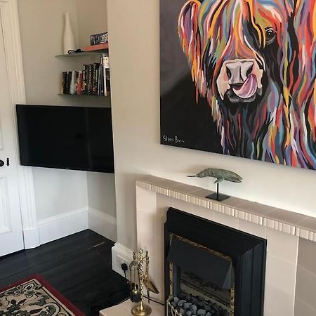 Beautiful Traditional Flat In The Center Of Largs. Exteriör bild