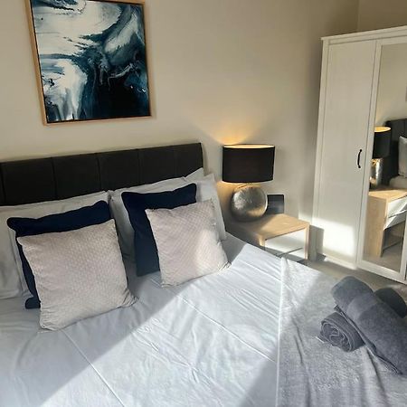 Beautiful Traditional Flat In The Center Of Largs. Exteriör bild