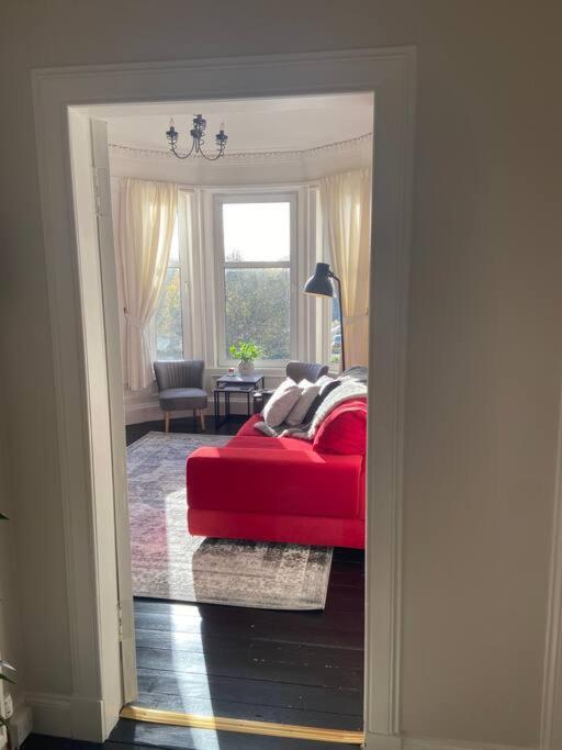 Beautiful Traditional Flat In The Center Of Largs. Exteriör bild