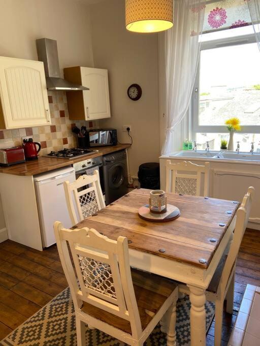 Beautiful Traditional Flat In The Center Of Largs. Exteriör bild